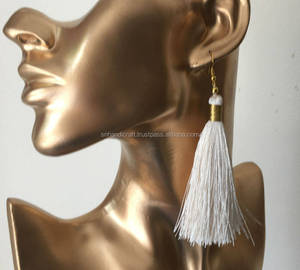   Pendientes Chelsea Cream Hechos a Mano, Pendientes Largos con Borlas, Pendientes Color Crema, Borlas Largas de Seda, Pendientes de Novia - Product Image 1