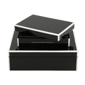 กล่องเคลือบเงาสีดำมันวาวพร้อมขอบสีขาว - Product Image 2