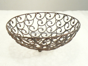 Panier décoratif en fil métallique, idéal comme cadeau pour un mariage ou une fête de mariage - Product Image 4