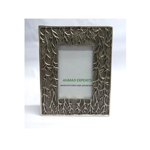 CADRE DE PHOTO DE CONCEPTEUR EN MÉTAL CADRE PHOTO EN RELIEF ARGENT CADRE DE PHOTO DÉCORATIF UNIQUE DE MARIAGE CADRE DE PHOTO DE DESIGN ANTIQUE - Product Image 1