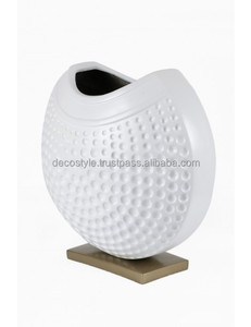 Jarrón de metal blanco - Product Image 1