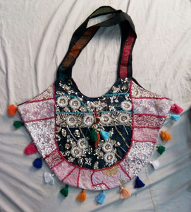 Bolsos de mano de retazos de diseño exclusivo para mujer en la india - Product Image 2