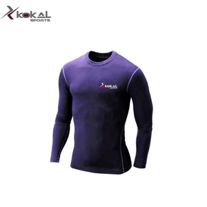 Rashguard MMA unisexe taille adulte personnalisable avec un mélange de polyester/spandex et des motifs imprimés par sublimation pour les besoins d'entraînement - Product Image 3