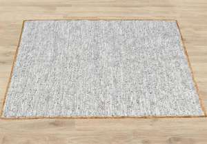 Alfombra trenzada lavable de cuero de vaca natural y yute - Product Image 4