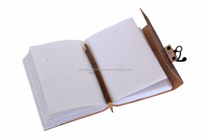 Red Lion Custom en relieve de tapa blanda hecho a mano de cuero genuino diario A5 cuaderno en blanco página diario con latón antiguo C-Lock - Product Image 6