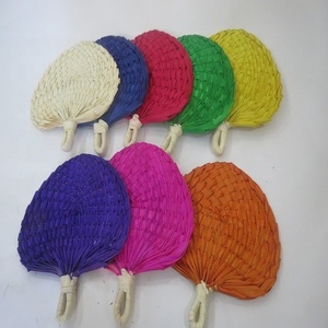 Ventilateur à main en bambou avec design peint, couleurs naturelles et assorties du Vietnam-Cadeau promotionnel - Product Image 1