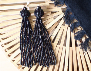 เมล็ดลูกปัดสีดำบอนบอนต่างหูพู่ต่างหูหล่นต่างหูห้อย - Product Image 1