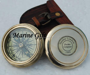 Compas médiéval en laiton Vintage Stanley London 1885 boussole boussole de poche avec étui en cuir par Calvin Handicraft - Product Image 1