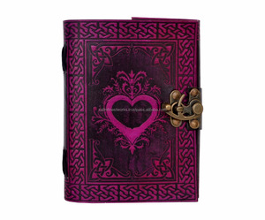 Diario di cuoio genuino fatto a mano con cuore viola in rilievo in vera pelle Love spelling Book Of Shadow A5 Notebook Plain White Paper diario con C-Lock - Product Image 2