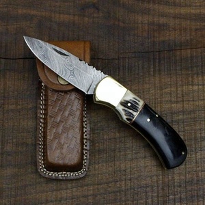 Couteau pliant damas fait à la main avec corne de cerf et corne de buffle, fourreau en cuir tranchant de rasoir - Product Image 2