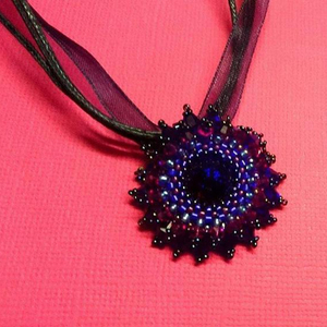 Collier pendentif Choker, l'art du fait main - Product Image 1