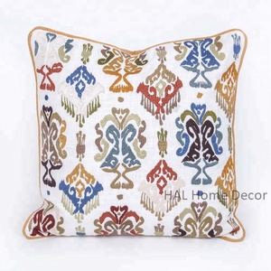 Vente en gros de housse de coussin décorative pour chaise d'extérieur, housse de coussin décorative brodée à la main ikat indienne - Product Image 1