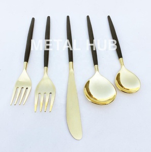 Ensemble de couverts en acier inoxydable doré écologique de style cutipol avec poignée noire couverts durables pour cadeau de mariage de voyage à domicile - Product Image 4