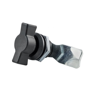 Cerraduras para Puertas de Paneles Eléctricos LM-714-2, Gabinete Metálico de Aleación de Zinc con Recubrimiento de Polvo Negro, Agarre Fijo E5, Pestillo de Palanca con Perilla de Plástico - Product Image 1