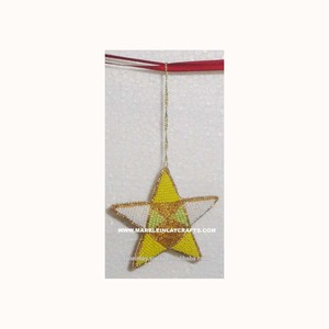 Adorno Navideño Colgante con Estrella Bordada a Mano - Product Image 1