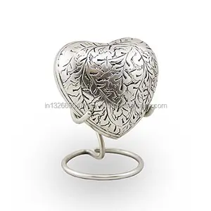 Urna per cremazione in metallo con finitura argento antico Design inciso a forma di cuore con supporto qualità eccellente per uso funerario