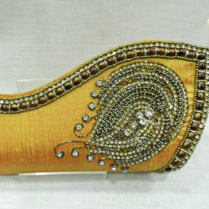 Bolso de mano de novia bordado dorado - Product Image 1