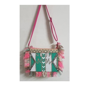 Bolso de hombro de estilo bohemio para mujer, bolso de cuentas de tela con patrón personalizado con bordado y decoración de borlas - Product Image 1