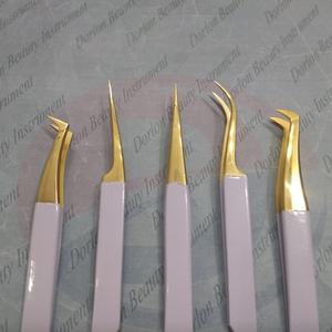 Pinzas de extensión de pestañas blancas y doradas Pinzas de pestañas de acero inoxidable de clase alta Pinzas de aislamiento y volumen de Punta curva - Product Image 2