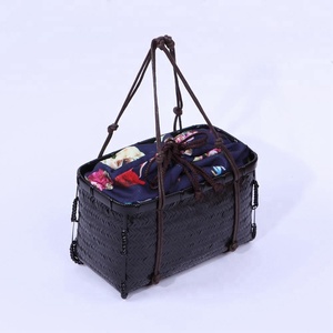 Bolso de mano de bambú azul hecho a mano para mujer, bandolera artesanal de Vietnam con dos correas, forro de lino, cierre de cubierta para uso en la playa - Product Image 2