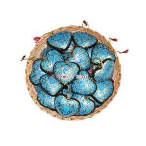 Beaux ornements de coeur peints à la main nouvelles décorations suspendues de Noël pour l'arbre, les cadeaux ou la décoration de maison de vacances - Product Image 1