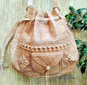 กระเป๋าหนังแท้ลายนูนสไตล์โมร็อกโก - Product Image 1