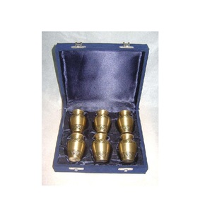 Urnes de crémation miniatures martelées en laiton massif avec support pour cendres de nourrissons/enfants urnes de crémation les plus vendues au meilleur prix - Product Image 3