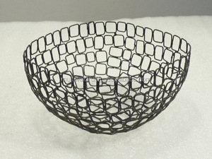 Panier décoratif en fil métallique, idéal comme cadeau pour un mariage ou une fête de mariage - Product Image 5