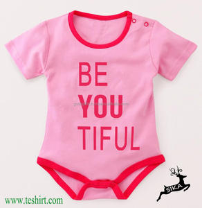 Body de Algodón Suave para Bebé Niño, Gris, Manga Corta, con Estampado de Esmoquin Negro y Lazo Rojo, Cierre a Presión - Product Image 6