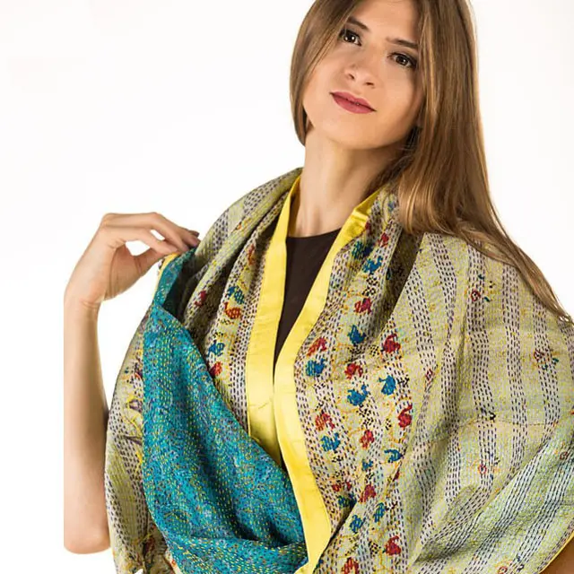 Vente en gros d'écharpe réversible en soie Kantha vintage écharpe en soie pure Hijab châle étole indienne longue brodée pour femmes