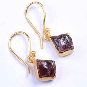 ขายส่งต่างหูทองเหลือง Vermeil สีทองพลอยโกเมนแบบธรรมชาติเครื่องประดับลดลงทันสมัยต่างหูพลอยโกเมนดิบ - Product Image 5