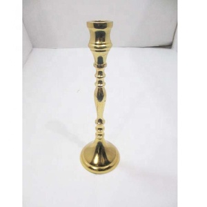 Bougeoir décoratif au fini doré Nouveau design en métal pour les mariages - Product Image 1