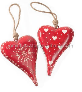 วันหยุดตกแต่งสีแดงไม้มือทาสีแขวนหัวใจ - Product Image 1