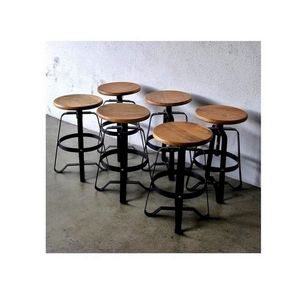 Tabouret de bar en cuir industriel antique et moderne Meuble de cuisine vintage avec cadre en bois et métal pour salle à manger et salon - Product Image 3