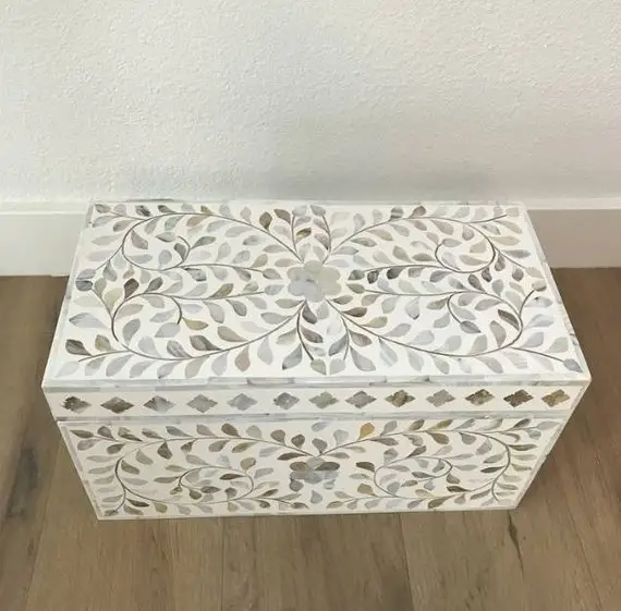 Beyaz reçine çiçek tasarım inci kakma mücevher kapaklı kutu