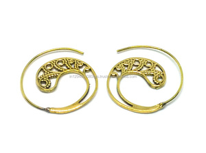 ต่างหูห่วงทองเหลืองทรงเกลียวสไตล์โบฮีเมียนสำหรับผู้หญิง - Product Image 2
