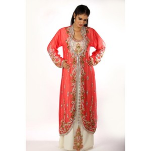 Caftan de créateur traditionnel de mariage exclusif de femmes pour la mariée islamique avec travail d'or pour le beau caftan de mariage perlé - Product Image 2