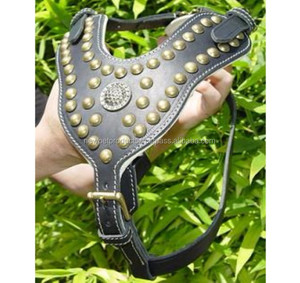 Harnais pour chien en cuir à pointes dressage de chien colliers pour animaux de compagnie pour logo personnalisé grossiste meilleur prix - Product Image 1