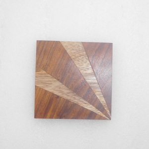 Ensemble de 4 sous-verres carrés en bois naturel bicolores de style classique - Product Image 6