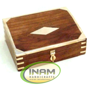 Boîtes en bois faites à la main avec incrustation en laiton, 50 unités - Product Image 1