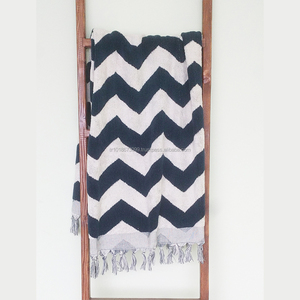 Toalla turca Zig-zag hecha a mano NAVY, toallas turcas de lujo hechas a mano, Colección Chevron Handloomed hecha en Turquía. - Product Image 2