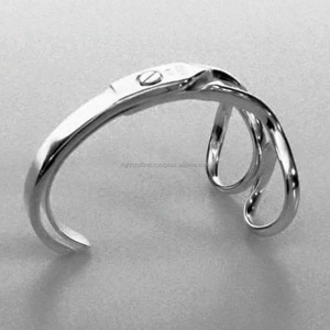 สายรัดข้อมือช่างตัดผมมืออาชีพ พร้อมอุปกรณ์ครบครัน - Product Image 1