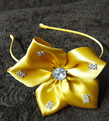 สีเหลือง