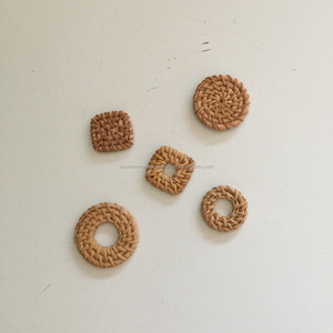 Hermosos pendientes clásicos de ratán hechos a mano chapados en rodio para regalo de compromiso de boda - Product Image 4