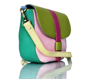 Vente en gros 2025 Nouveaux sacs à bandoulière en cuir véritable 100% faits à la main, personnalisés, multicolores, à rabat, résistants à l'eau - Product Image 4