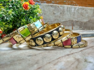 Bracelet en résine élégant fait à la main pour les amoureux de la mode - Product Image 6