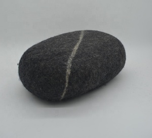 Puf de Fieltro de Lana Ecológico con Piedras y Guijarros, Otomana Hecha a Mano en Nepal, Certificado de Comercio Justo - Product Image 5