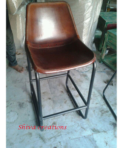 Chaise de bar industrielle en cuir vintage Meubles élégants de style rétro pour espaces commerciaux - Product Image 1