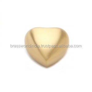 Petite urne funéraire en nickel Banbury par Brassworld India FOURNITURES FUNÉRAIRES - Product Image 6