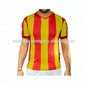 Camiseta de fútbol de poliéster de alta calidad unisex impresión por sublimación personalizada para UNIFORMES DE EQUIPO - Product Image 5